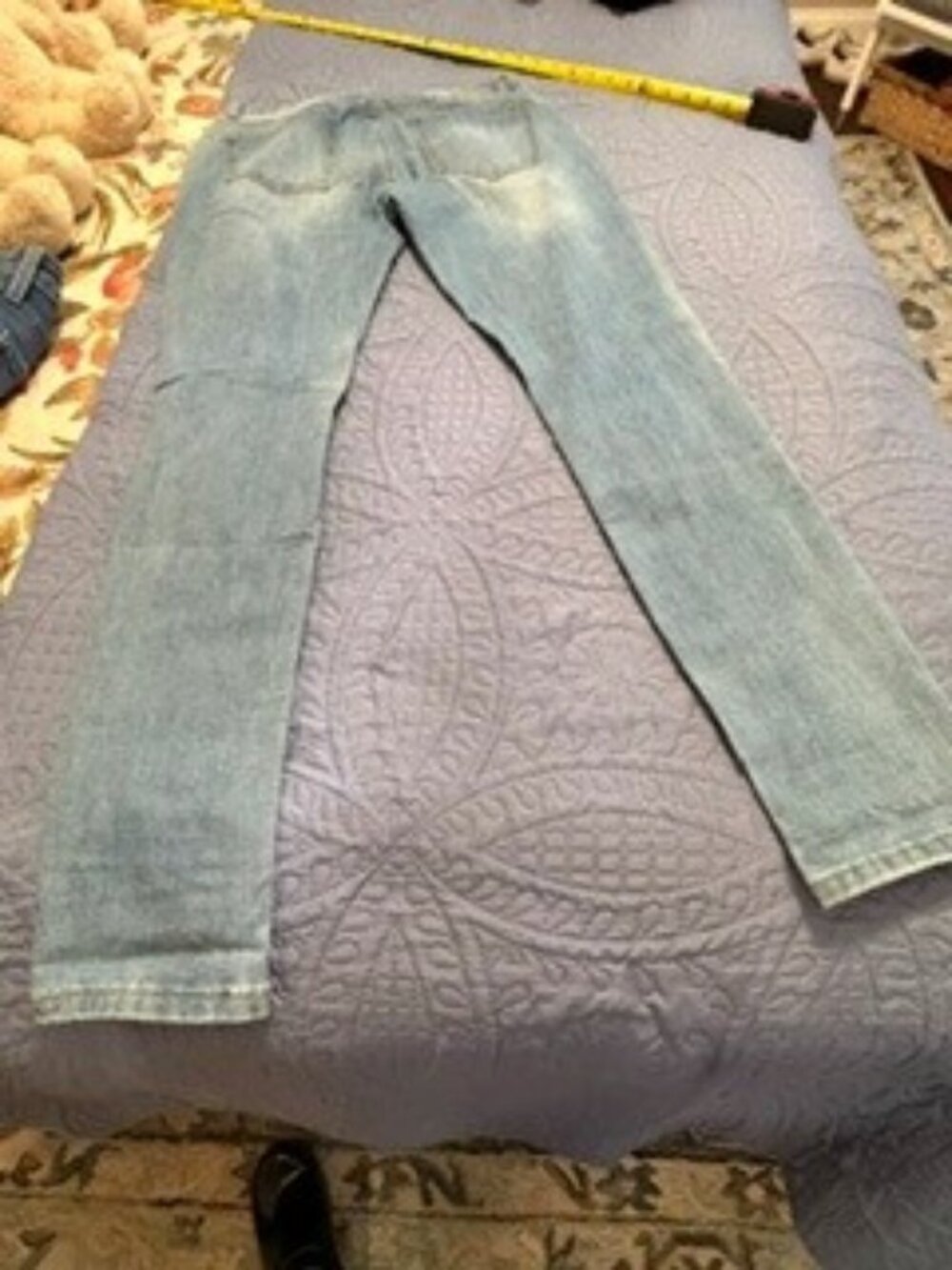 Distressed - Ripped Jeans - Picture 4 of 5